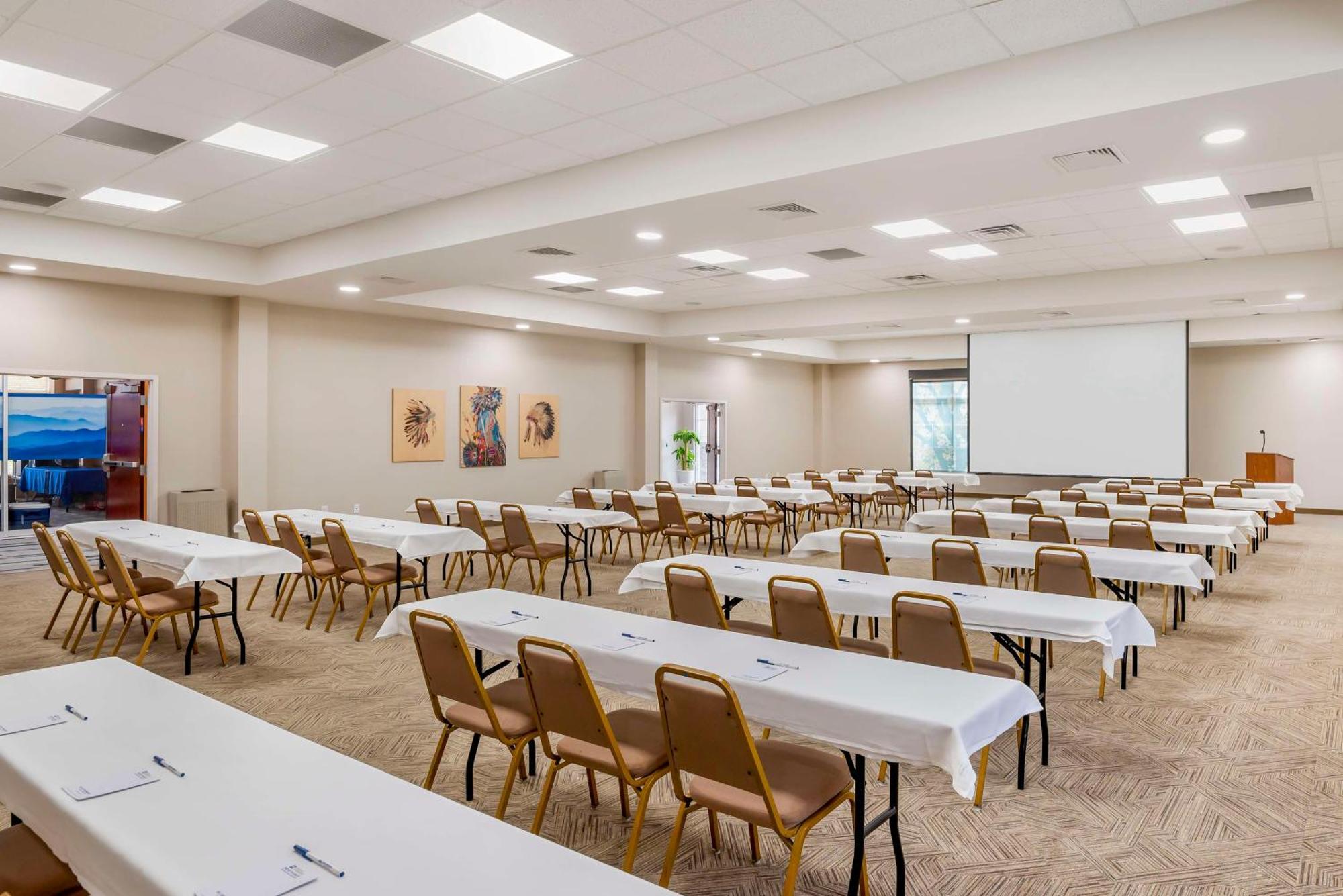 Best Western Plus Crossroads Inn & Suites Zion Crossroads Bagian luar foto