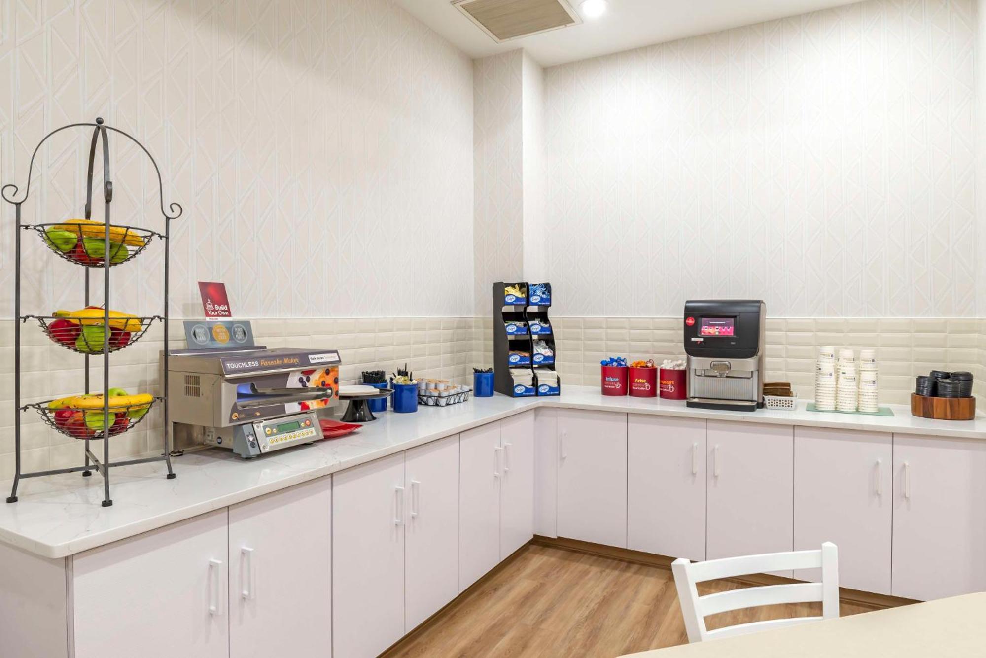 Best Western Plus Crossroads Inn & Suites Zion Crossroads Bagian luar foto